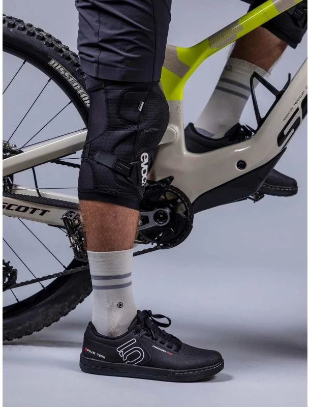 Kelių apsaugos EVOC Knee Protector LS Flex Enduro, juodos