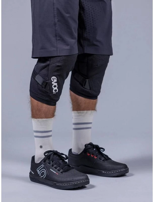 Kelių apsaugos EVOC Knee Protector LS Flex Enduro, juodos