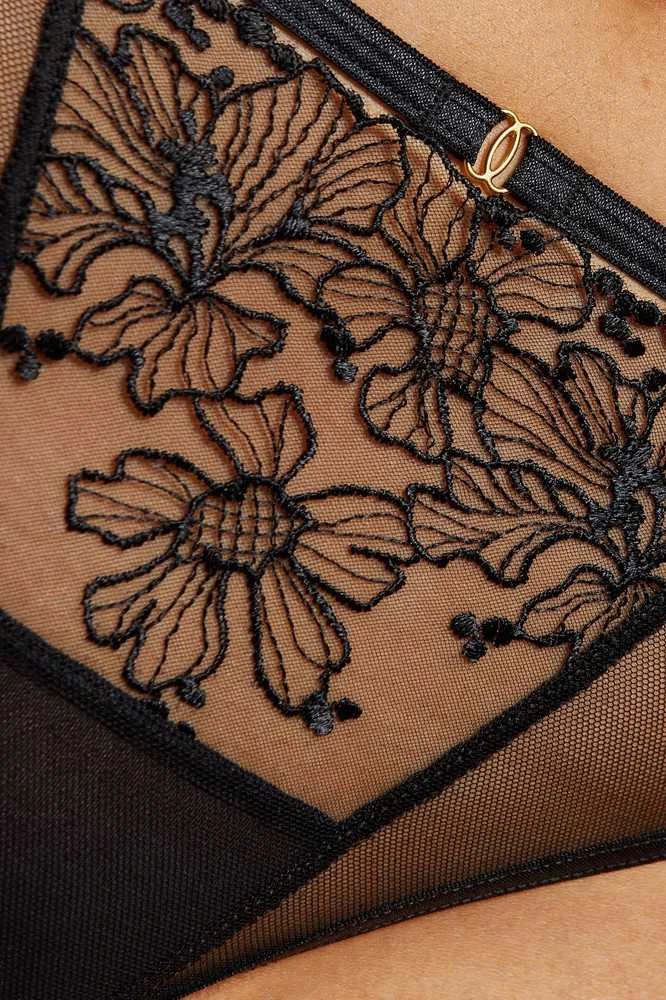 Kelnaitės su gėlių siuvinėjimu Fleur – subtiliam prisilietimui ir elegancijai kasdien.