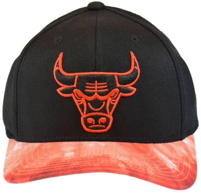 Kepurė su snapeliu Mitchell & Ness Chicago Bulls, juoda ir raudona