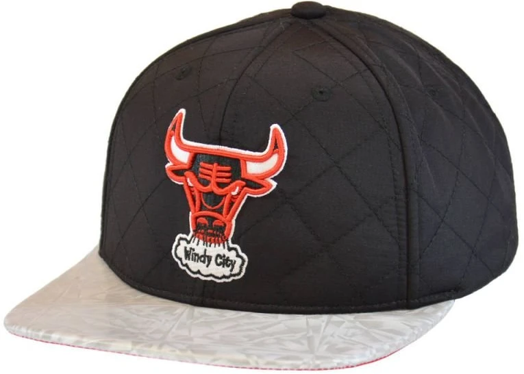Kepurė su snapeliu Mitchell & Ness Diamond Base Chicago Bulls, juoda, pilka ir raudona