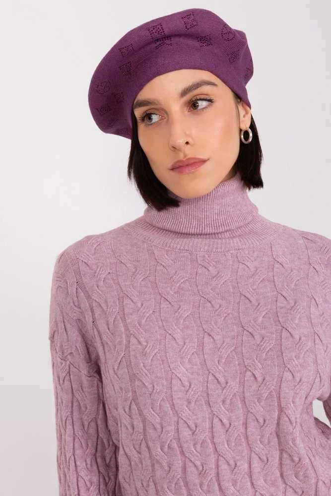Kepurė tamsiai violetinės spalvos