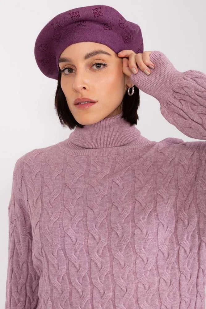 Kepurė tamsiai violetinės spalvos