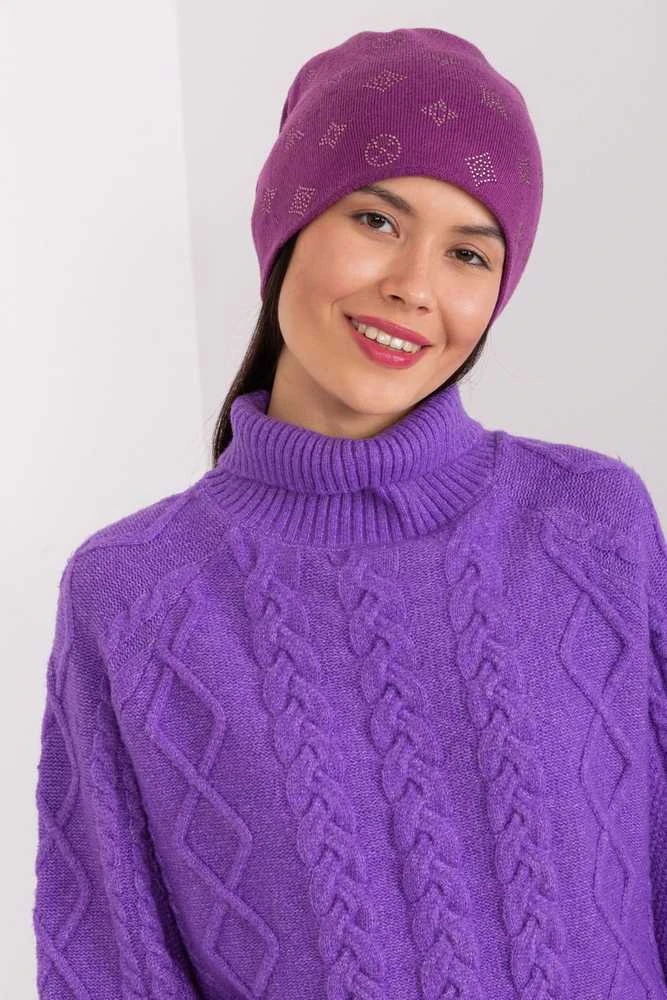 Kepurė violetinės spalvos