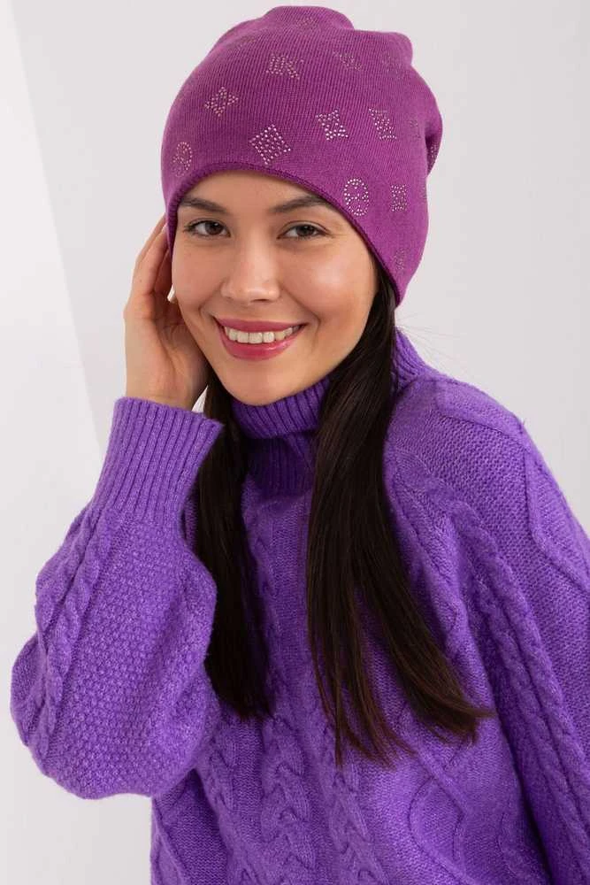 Kepurė violetinės spalvos