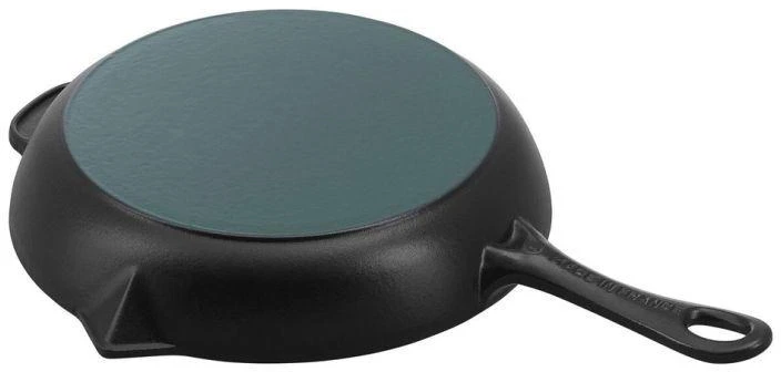Ketaus keptuvė su metaline rankena STAUB 40510-617-0, 26 cm, juoda