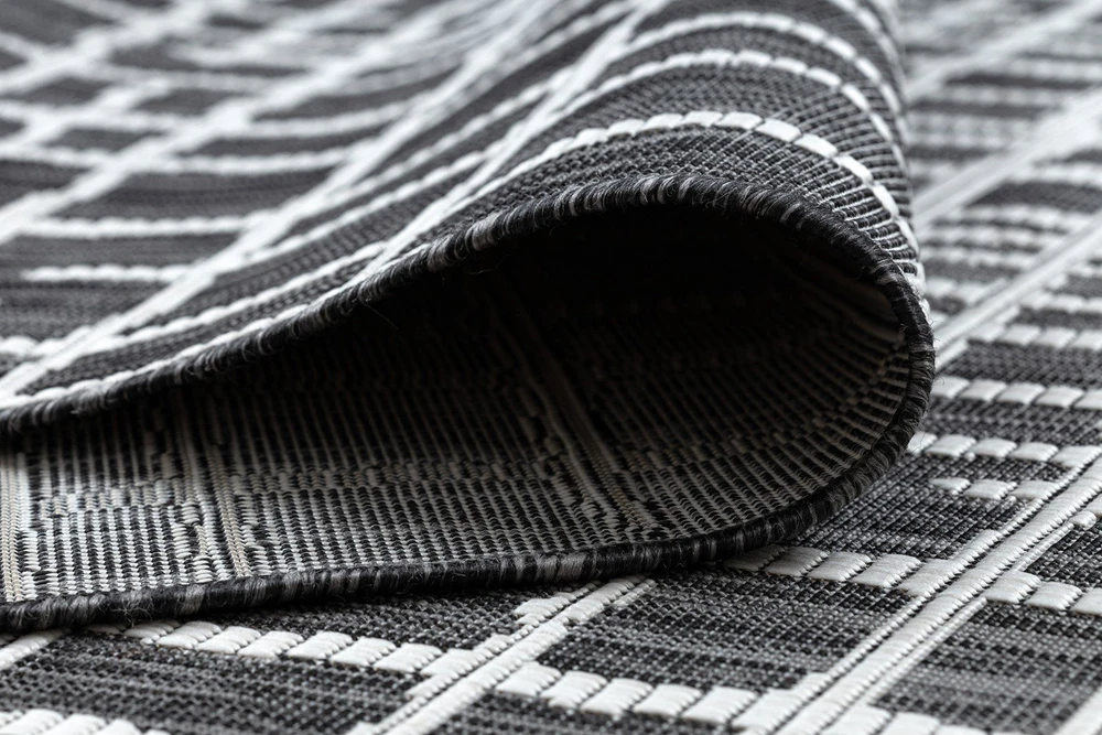 Kilimas 160×220 juoda ir kreminė VINEA LINES
