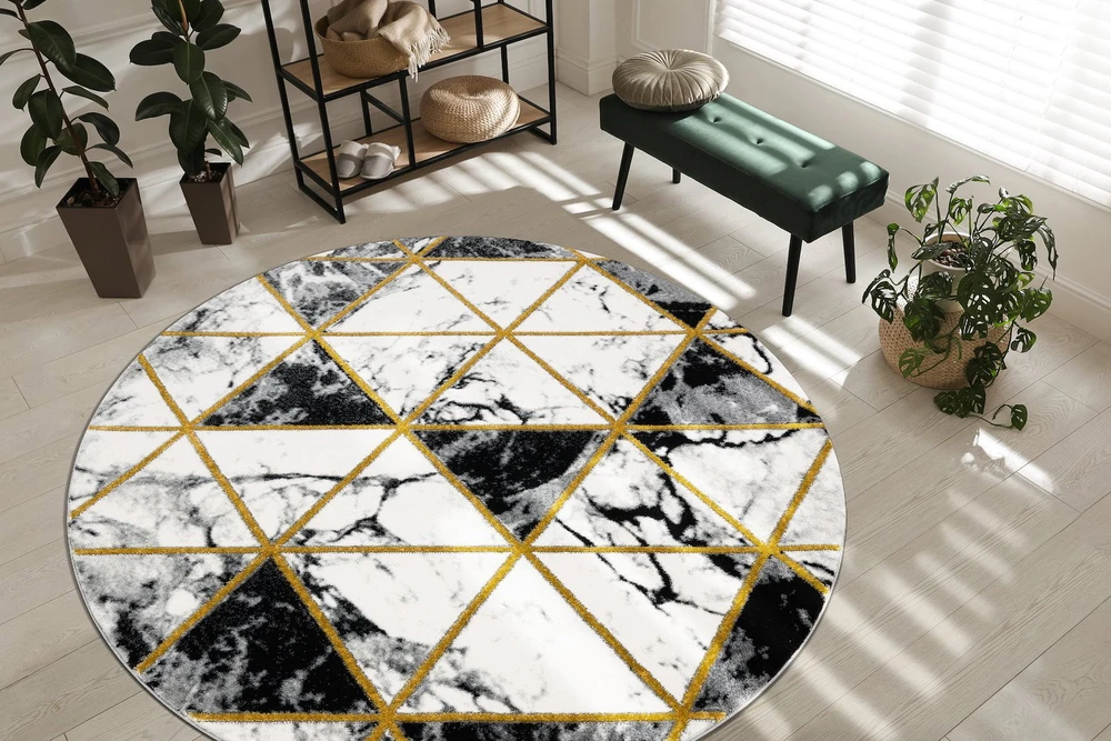 Kilimas MarbleTriangles, juoda ir auksinė ESTEMA