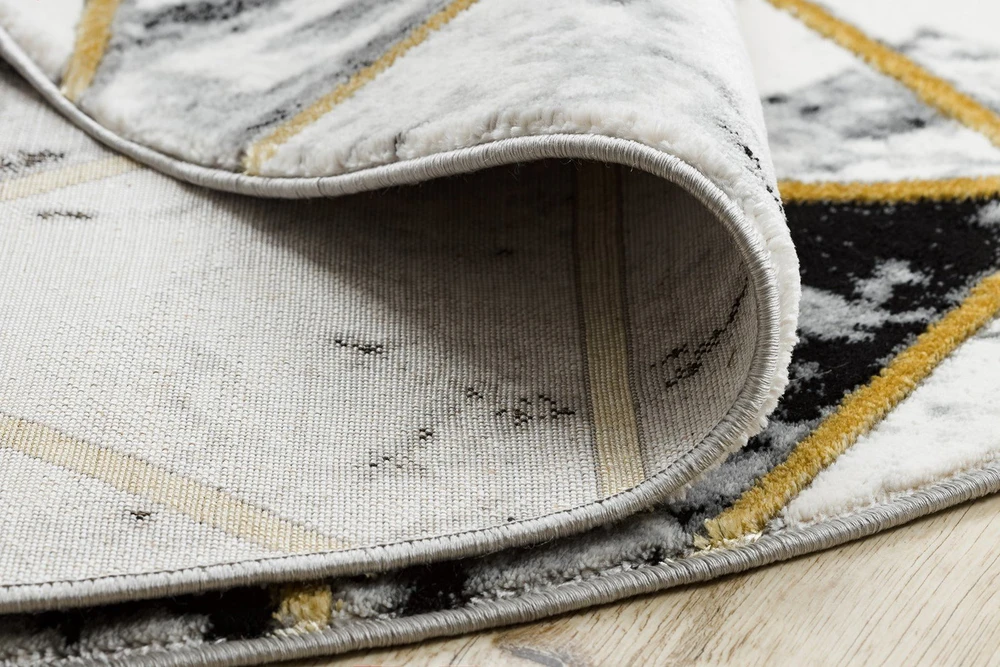 Kilimas MARBLETRIANGLES, juodos ir auksinės spalvos ESTEMA