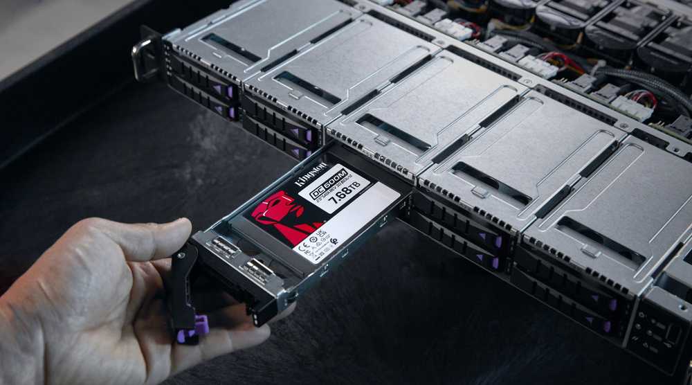 KINGSTON 7,68 TB DC600M 2,5 colio SATA3 mišraus naudojimo duomenų centro SSD, skirtas įmonių serveriams ir NAS (palaikomas „VMWare“)