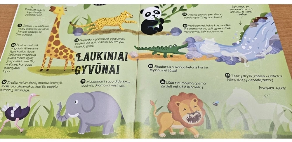 KNYGA 100 įdomių faktų apie gyvūnus. Daugiau nei 150 lipdukų.