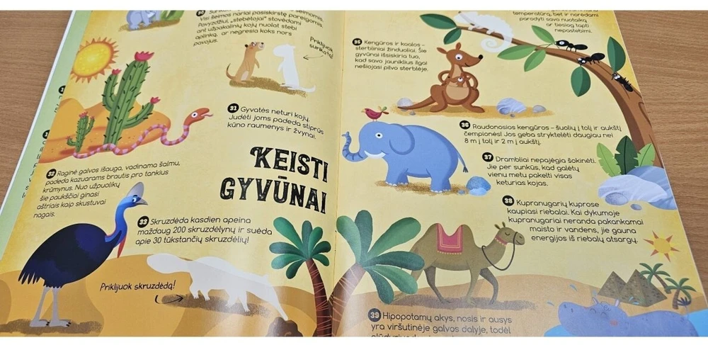 KNYGA 100 įdomių faktų apie gyvūnus. Daugiau nei 150 lipdukų.