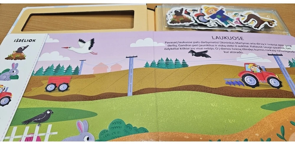 KNYGA Knygelė „Ūkyje“ su 25 magnetukais