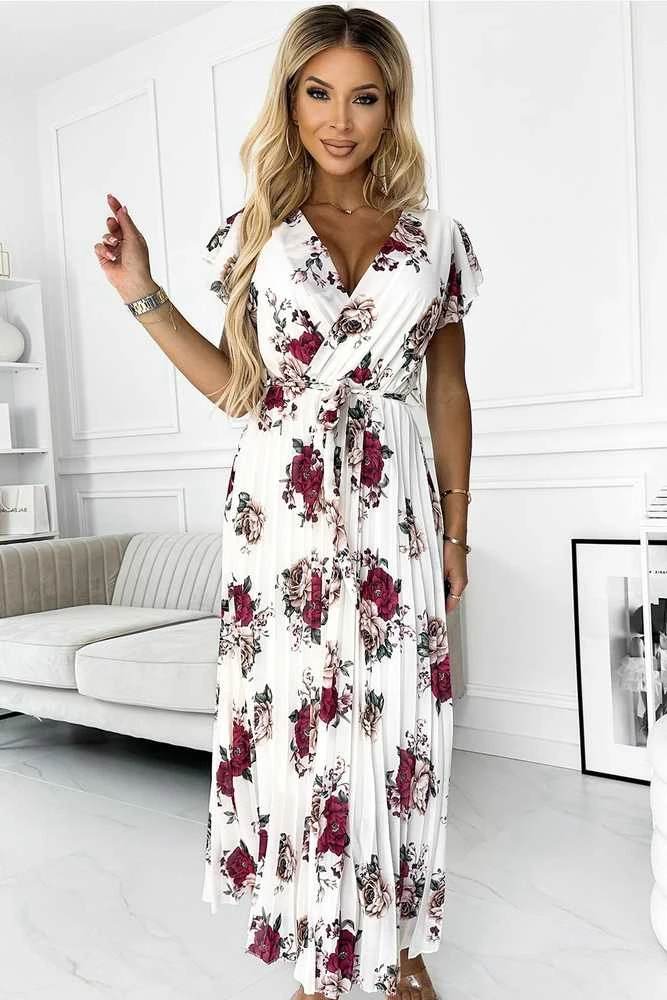 Kokteilinė suknelė moterims – elegantiška ir juodos spalvos