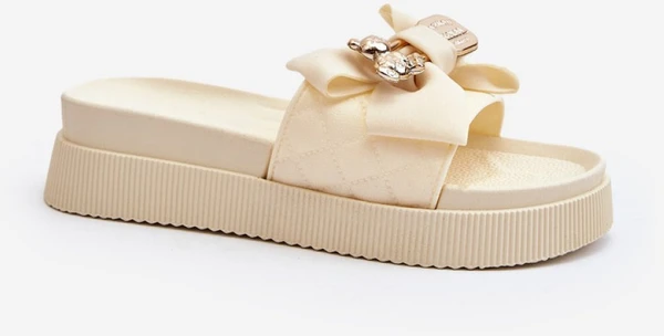 Kreminės platforminės basutės su kaspinu Step in style