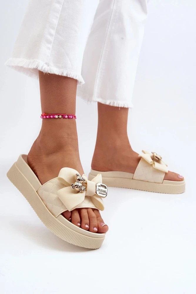 Kreminės platforminės basutės su kaspinu Step in style