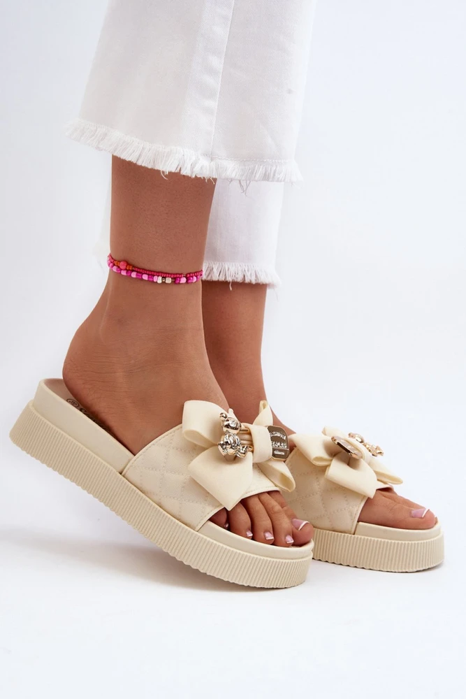 Kreminės platforminės basutės su kaspinu Step in style