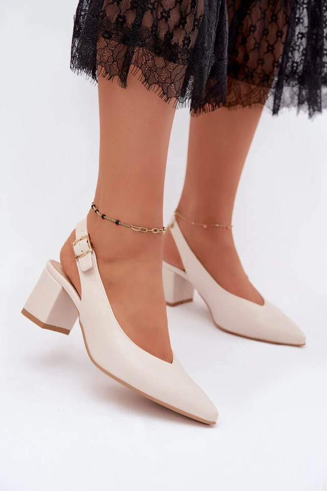 Kreminės spalvos basutės su kulnu Step in style