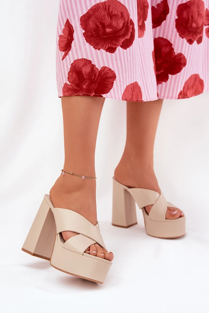 Kreminės spalvos basutės su kulnu Step in style