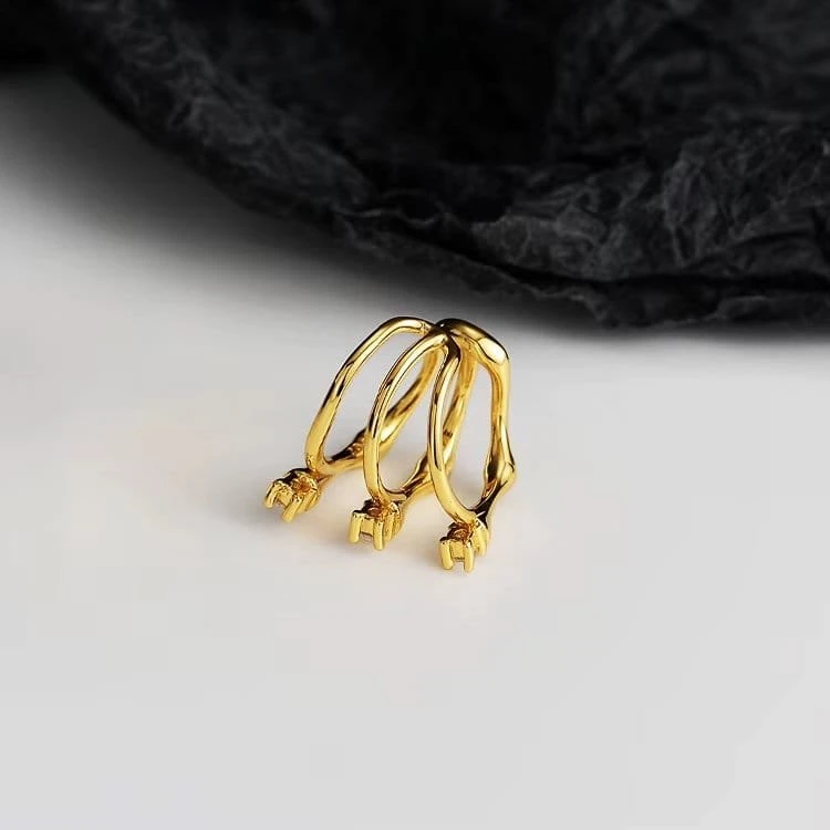 Kremzlės auskaras Gold Claws