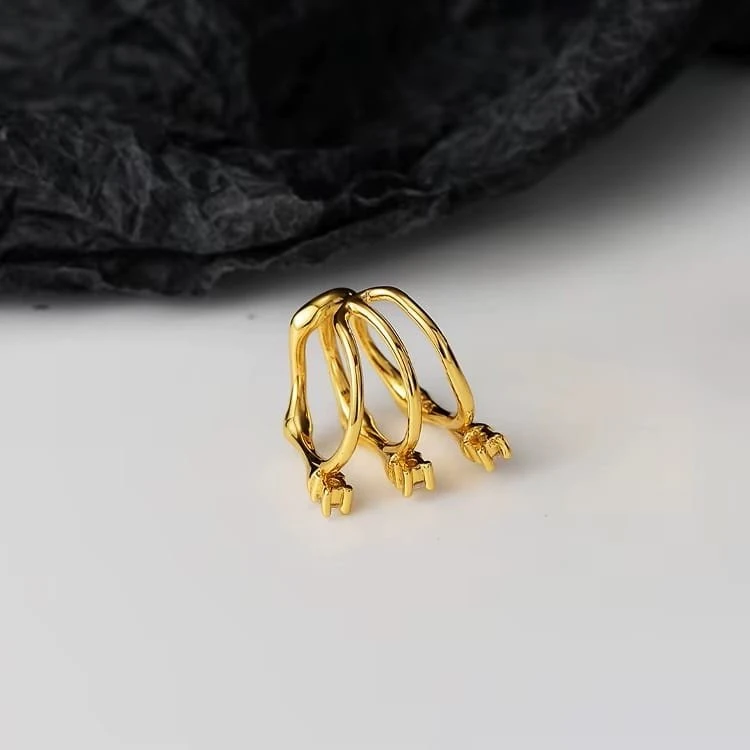 Kremzlės auskaras Gold Claws