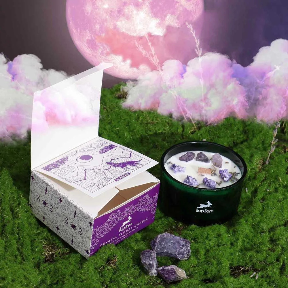 Hop Hare The Moon levandų kvapo žvakė su ametistu, medinė dagtis – 22 h
