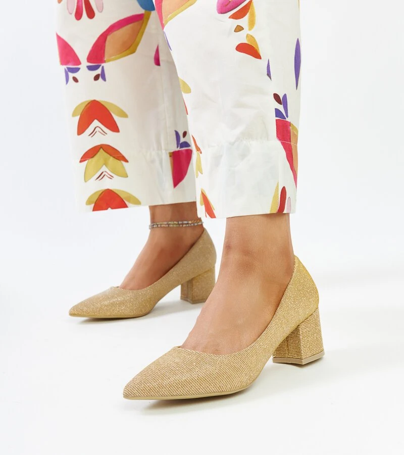 Laity auksinės švytinčios stiletto basutės