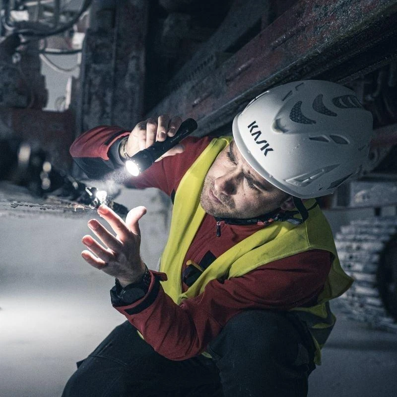 LED Lenser Ledlenser P7R juodas rankinis žibintuvėlis LED