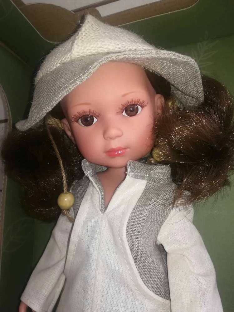 Munecas Arias Lėlytė Carole su lininiais rūbeliais, 36 cm