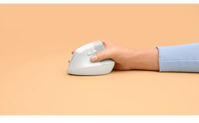 Logitech Lift vertikali balta pelė