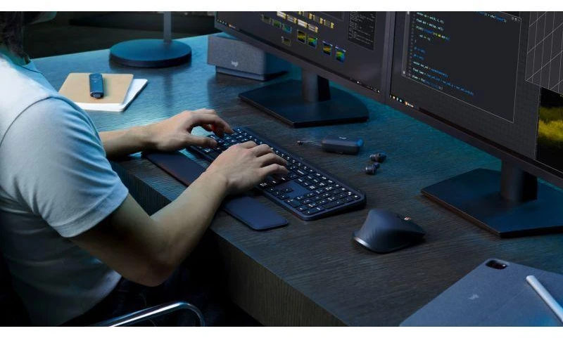 „Logitech MX Keys S Combo“ grafito spalvos klaviatūra ir pelė