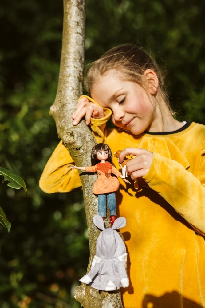 Lottie lėlė Pasivaikščiojimas parke