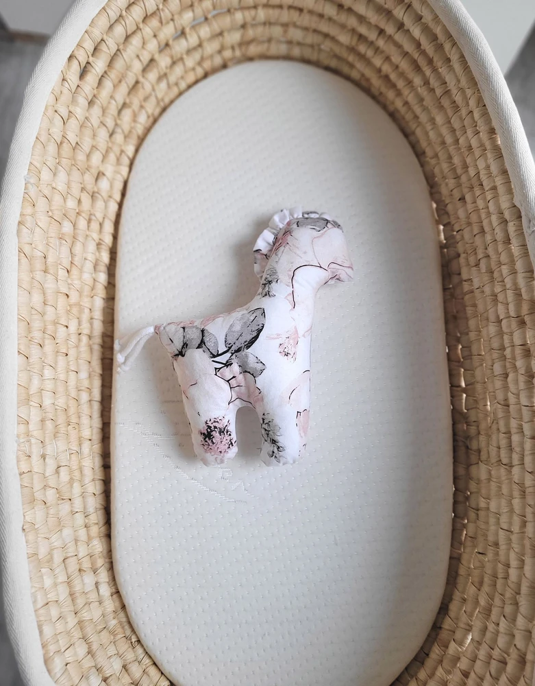 LUCKY minkštas pirmasis žaislas arkliukas Sepijos rožės