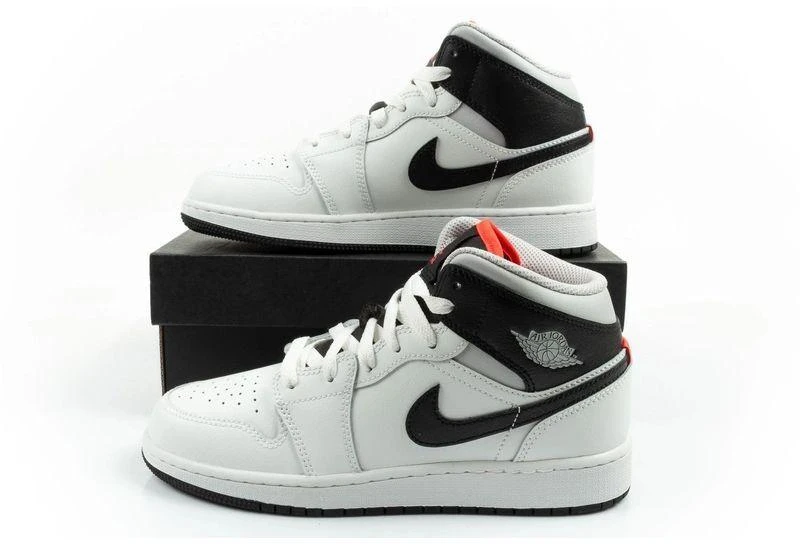 Madingi moteriški Nike Air Jordan 1 aukštakulniai sportiniai bateliai, balti su juoda