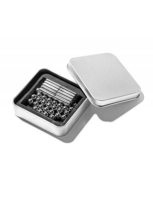 Magnetinis konstruktorius metalinėje dėžutėje