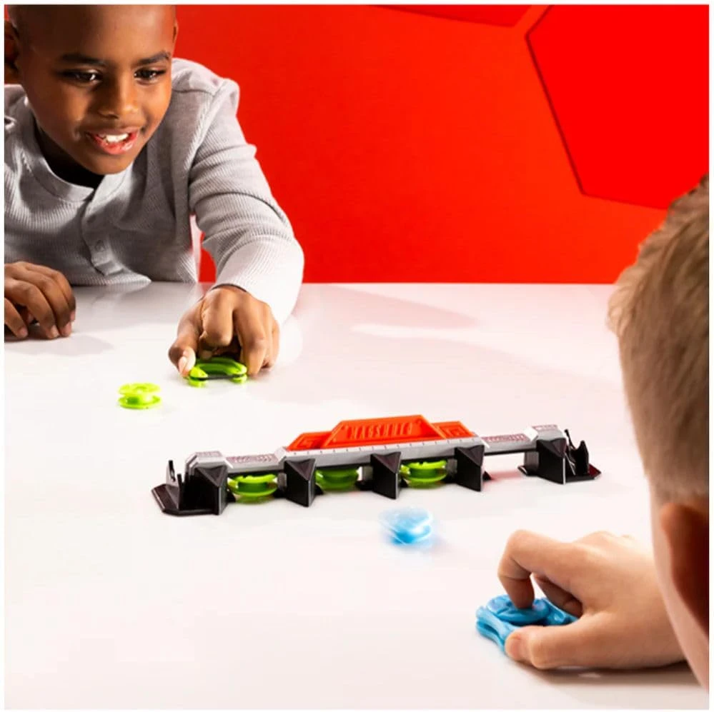 Fat Brain Toys Magshuto Knockout Rail – magnetinis triukų ir taiklumo žaidimas