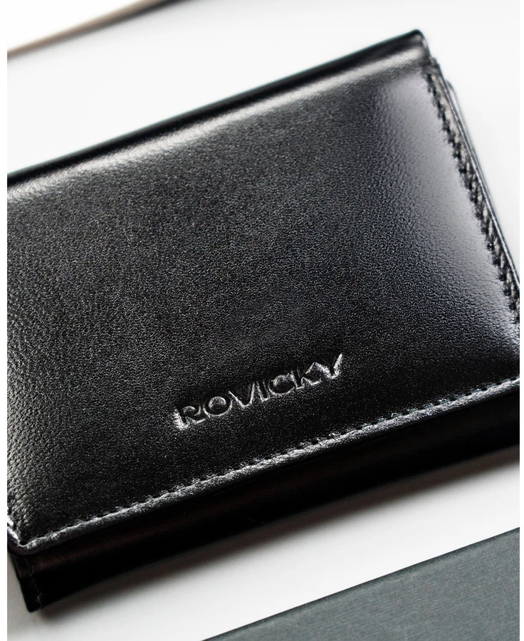 Mały, juoda portfel damski ze skóry naturalnej wyposażony w system RFID - Rovicky