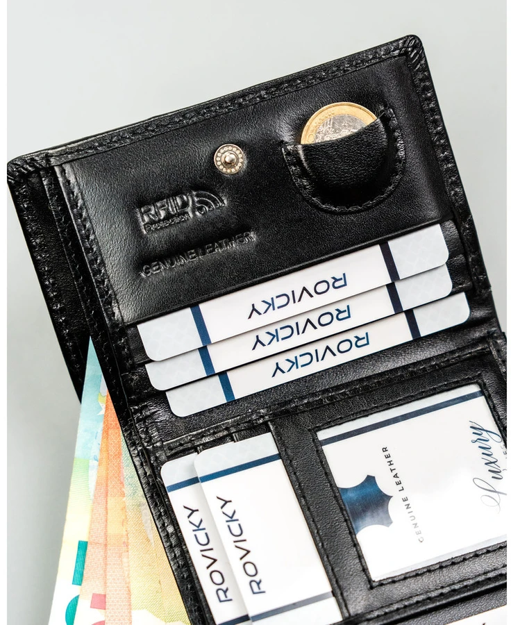 Mały, juoda portfel damski ze skóry naturalnej wyposażony w system RFID - Rovicky