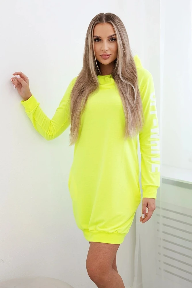 Medvilninė suknelė su gobtuvu ir užrašu „Off Baltas“, geltona