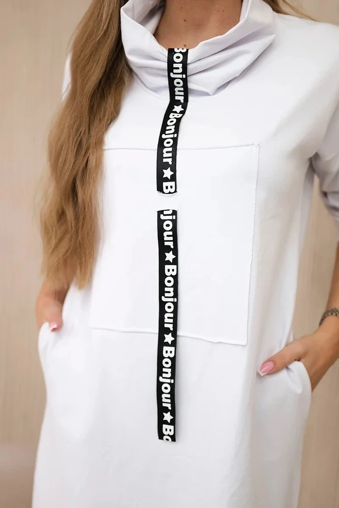 Medvilninė suknelė su kaklaraiščio imitacijos juosta, balta