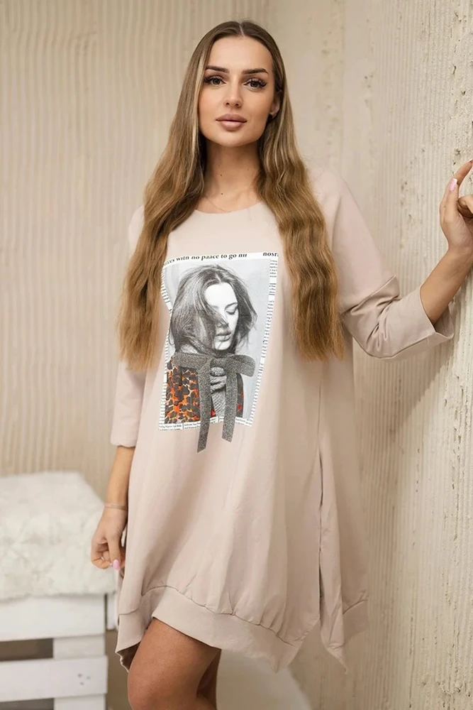 Medvilninė suknelė su platėjančia apačia ir raštu, smėlio