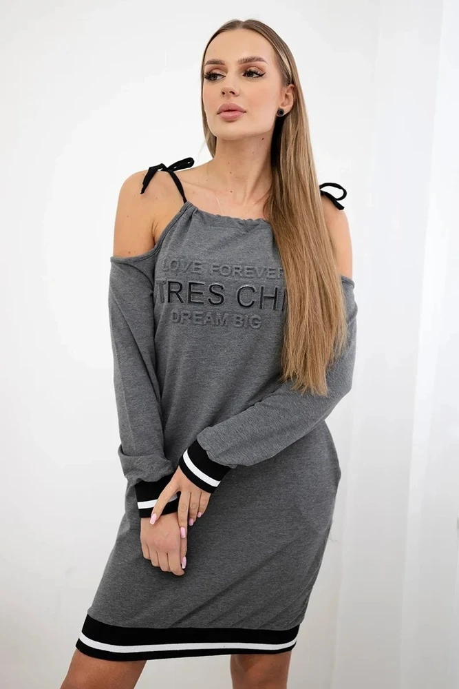 Medvilninė suknelė su užrašu „Tres Chic“, grafito