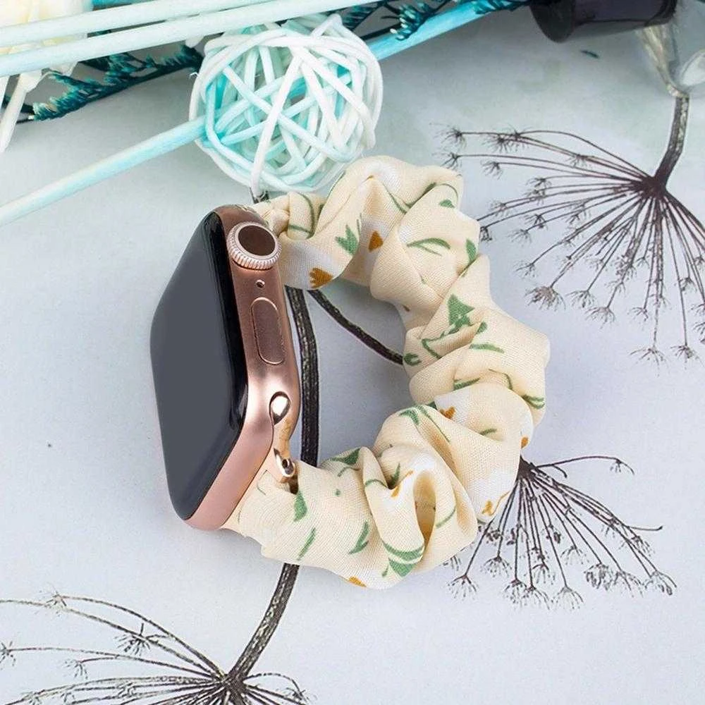 Hurtel Apyrankė laikrodžiui Apple Watch 7 / 6 / 5 / 4 / 3 / 2 / SE (45 / 44 / 42mm) strap bracelet elastic bracelet keltonos spalvos