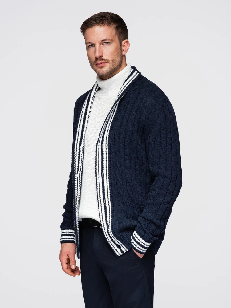 Megztinis su šaliu apykakle preppy stiliaus – jaukumui ir elegancijai kasdien.