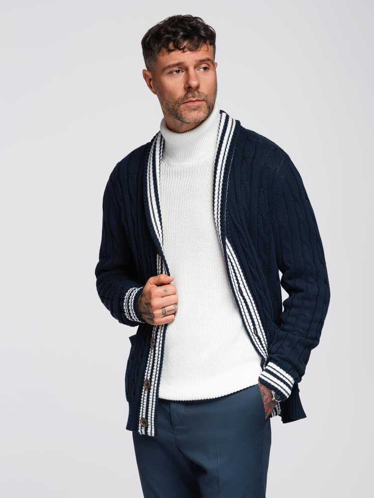 Megztinis su šaliu apykakle preppy stiliaus – jaukumui ir elegancijai kasdien.