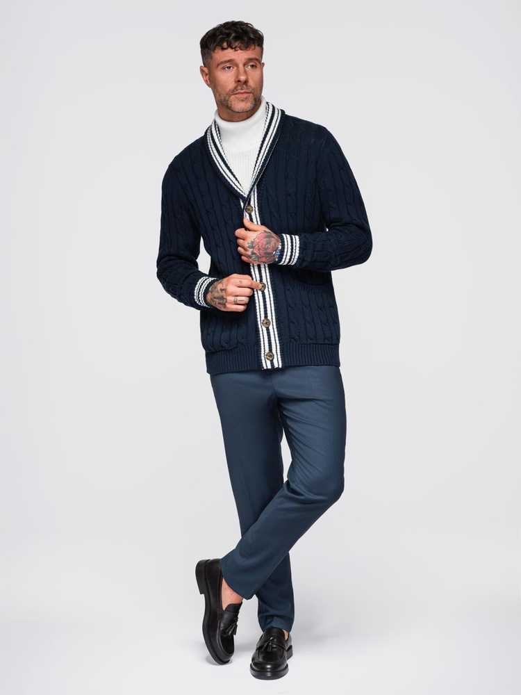 Megztinis su šaliu apykakle preppy stiliaus – jaukumui ir elegancijai kasdien.