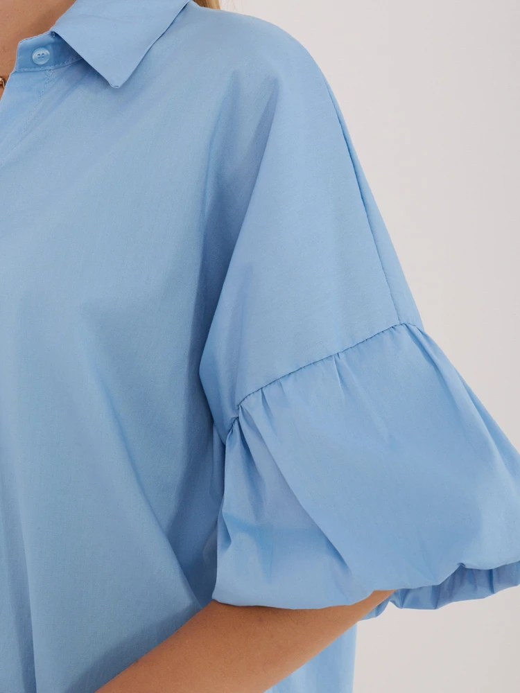 Mėlyna moteriška oversize palaidinė