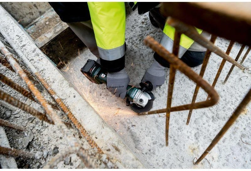 METABO.šlifuoklis KĄT.W 18 L 9-125 QUICK 3x4,0Ah