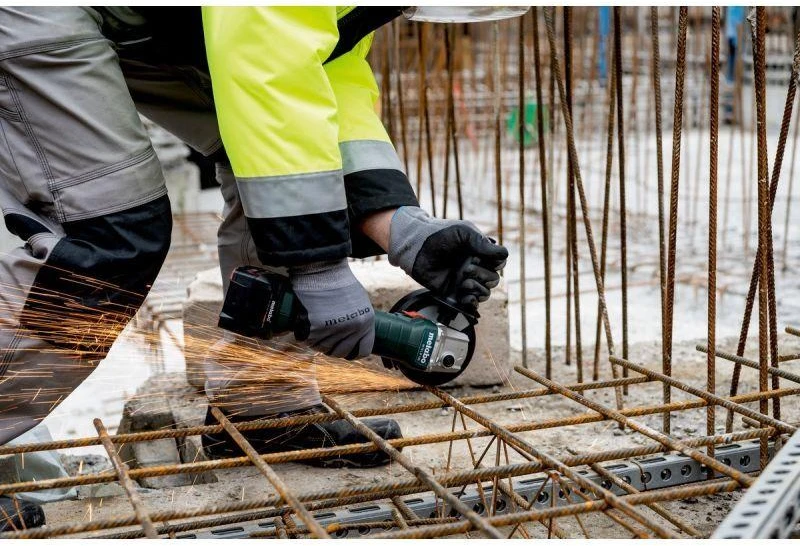 METABO.šlifuoklis KĄT.W 18 L 9-125 QUICK 3x4,0Ah
