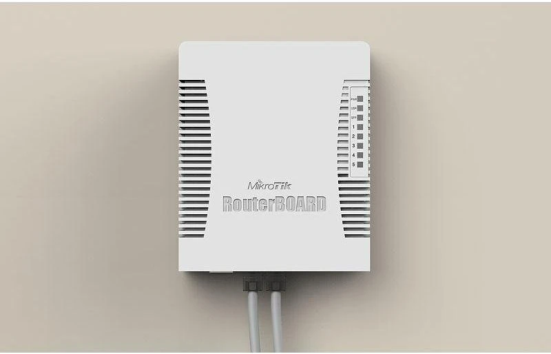 Mikrotik Laidinis Ethernet maršrutizatorius RB960PGS, hEX PoE, CPU 800MHz, 128MB RAM, 16MB, 1xSFP, 5xGigabit LAN, 1xUSB, Maitinimo išvestis 2-5 jungtyse, Srovė: 1A maks. vienam prievadui; 2A maks. bendra, RouterOS L4 | MikroTik | hEX PoE maršrutizatorius | RB960PGS | Nėra „Wi-Fi“ | 10/100/1000 Mbit/s | Ethernet LAN (RJ-45) jungtys 5 | Tinklo palaikymas: Ne | MU-MiMO: Ne | Nėra mobiliojo plačiajuosčio ryšio | 1xUSB | 12 mėn.
